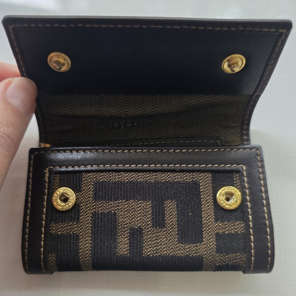 🔑 FENDI Zucca 6 Key Holder - Picture 7 of 14